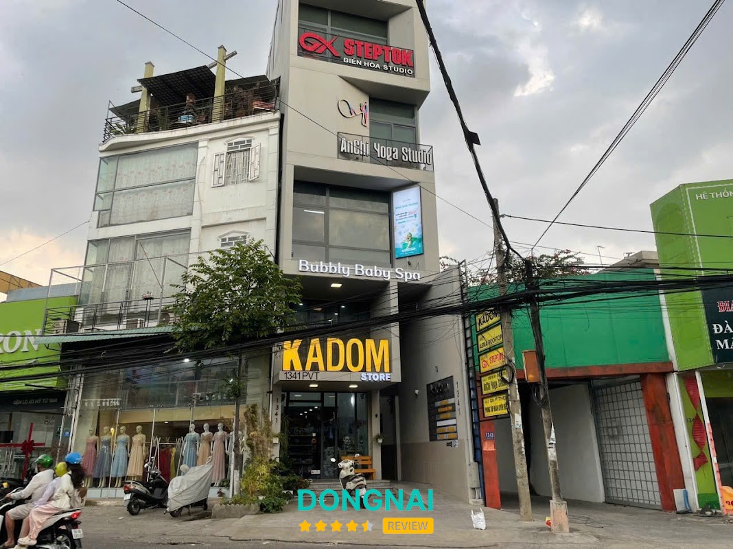 Không gian bơi thủy liệu tại Bubbly Baby Spa
