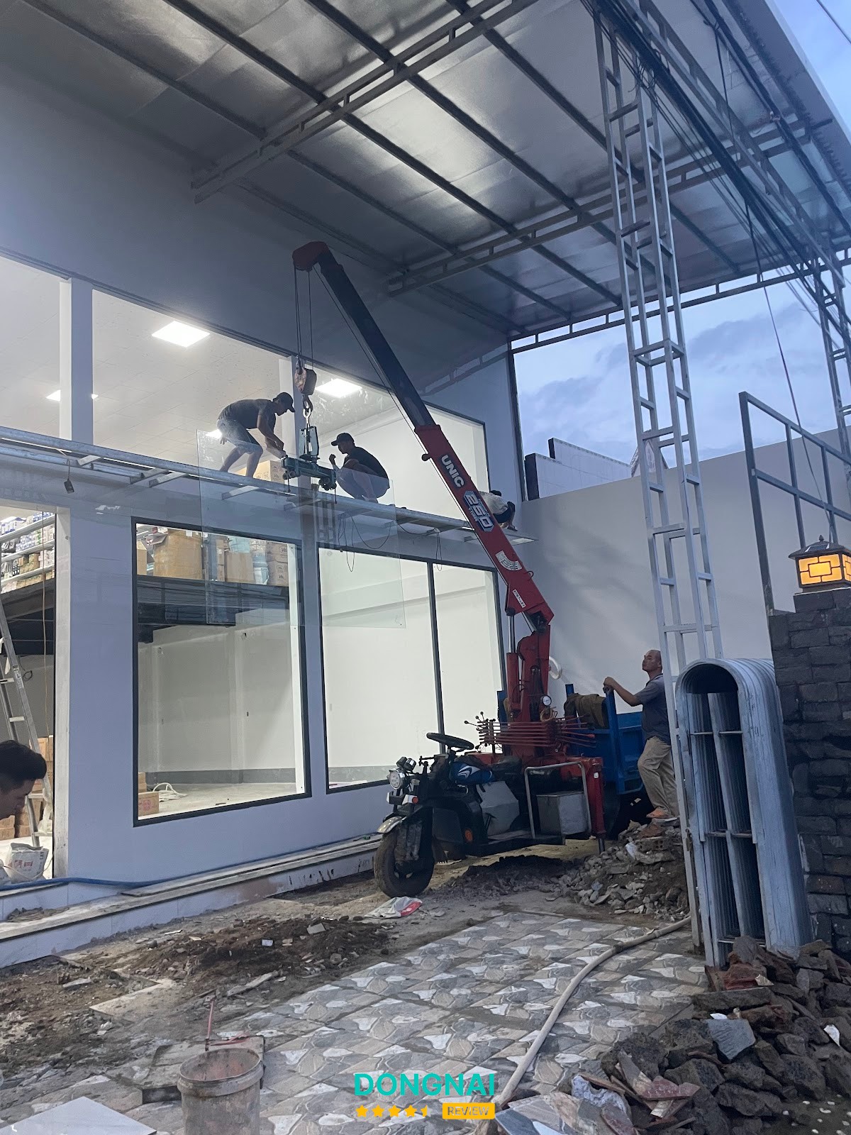 Kính cường lực Hoàng Thiên - hình ảnh 1