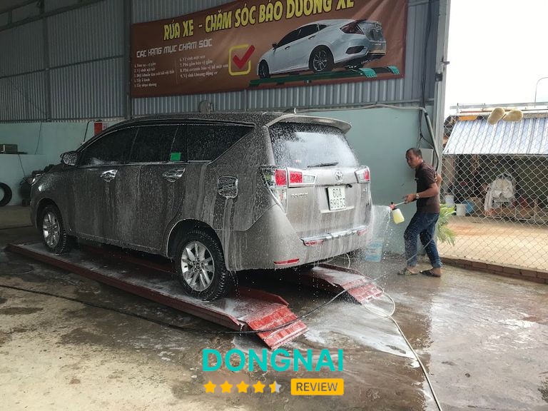 Rửa Xe và Dịch Vụ Chăm Sóc Xe Du Lịch Tân Triều