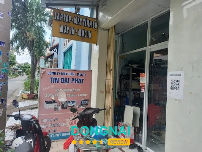 Máy tính và máy in tại cửa hàng Nguyễn Phúc Chu