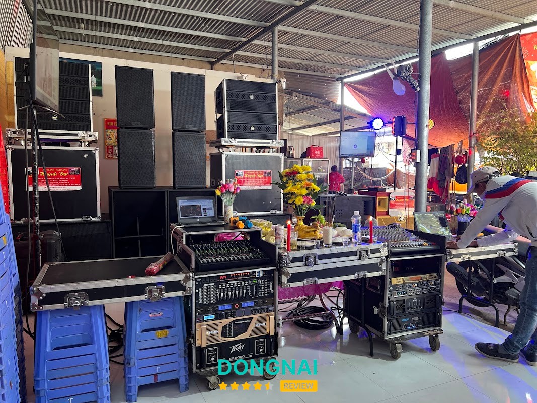 Âm Thanh Ánh Sáng Huỳnh Đạt