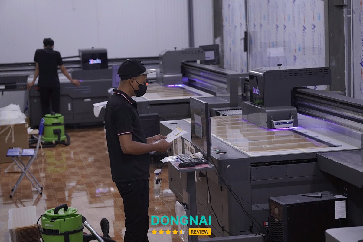 QAH Xưởng Gia Công Cắt Khắc Laser CNC In UV Mica Đồng Nai – hình ảnh 2