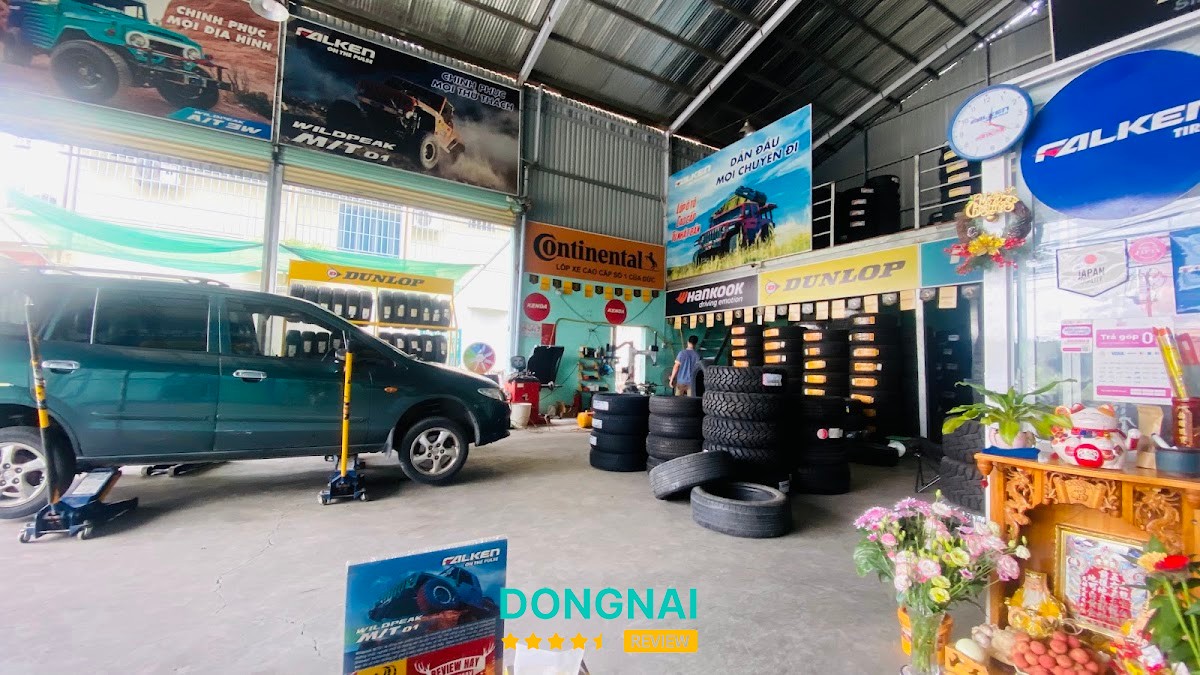 Khu vực thay lốp xe tại Phúc Long