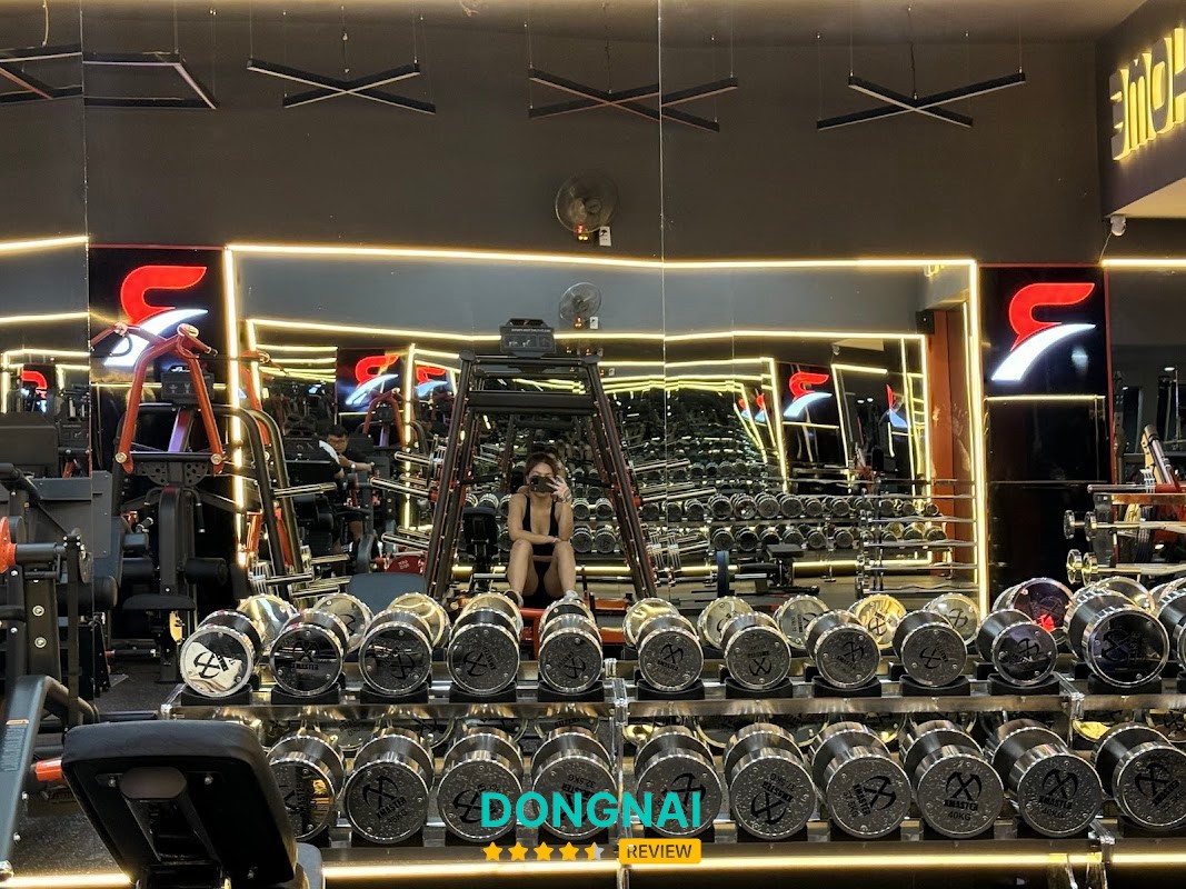 Không gian và thiết bị tại Riverside Fitness