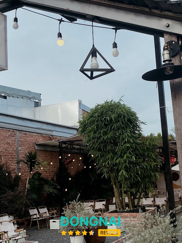 Tiệm cà phê tháng 4 – hình ảnh 2