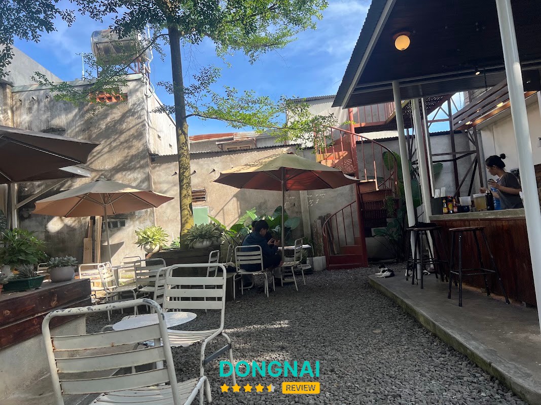 Tiệm Cafe Hai Lăm Tháng Một Dầu Giây