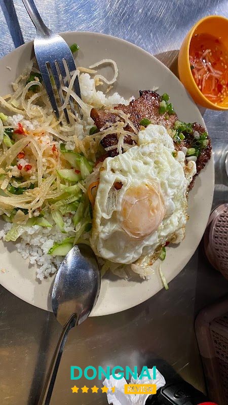 Món ăn tại quán cơm tấm Hồ Thị Hương