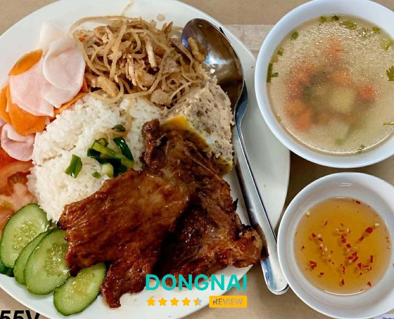 Món cơm tấm tại Cô Mỏi