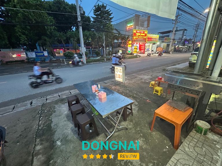 Không gian và món ăn Cơm Tấm C3