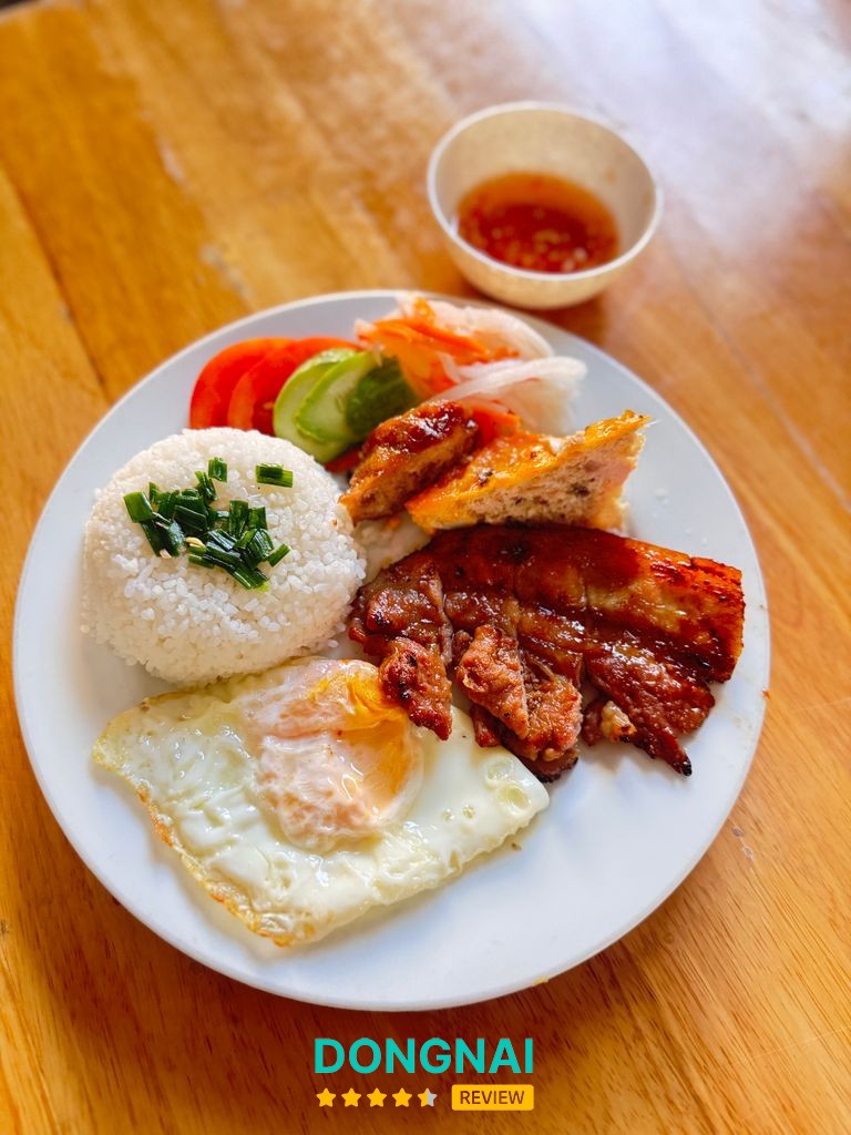 Cơm Tấm 44 và không gian quán