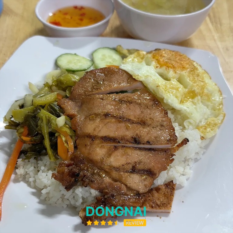 Món ăn tại Cơm Tấm B&T