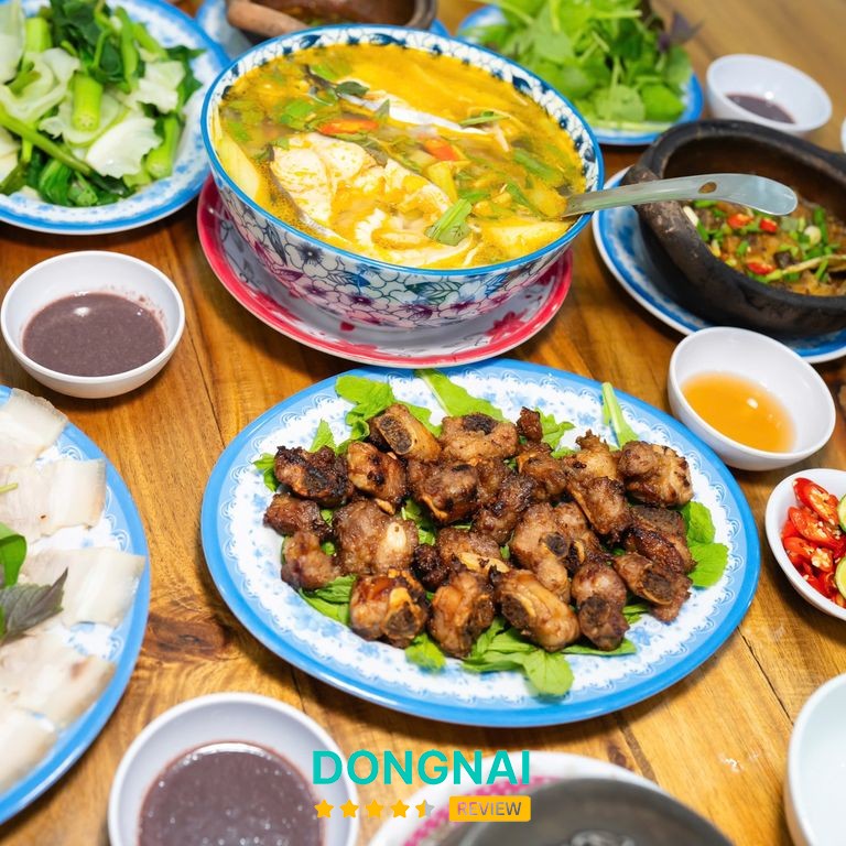 Món ăn tại Cơm Niêu Nguyệt Tâm