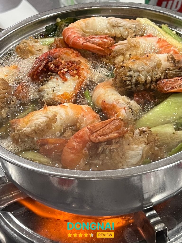 Không gian Lẩu tôm Năm Ri 5 Trấn Biên