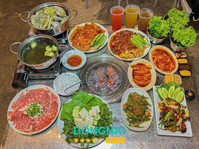 Không gian Lẩu nhúng NHÀ NGÔ