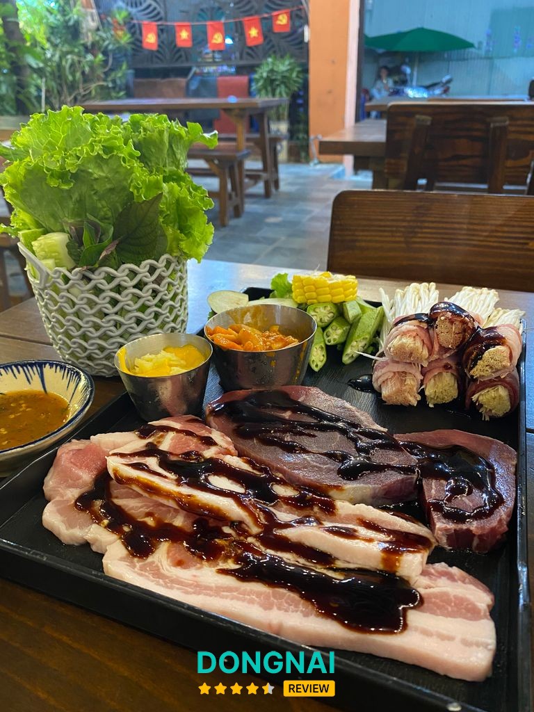 Không gian Lẩu Núp Hẻm Trấn Biên
