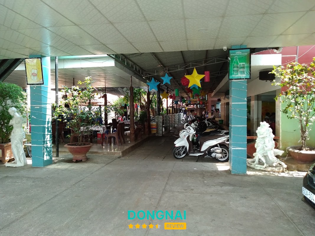 Quán Ăn Bạn Tôi – khu vực ăn uống hình ảnh 3