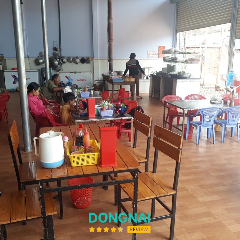 Quán Phở Hòa tại Bình Long