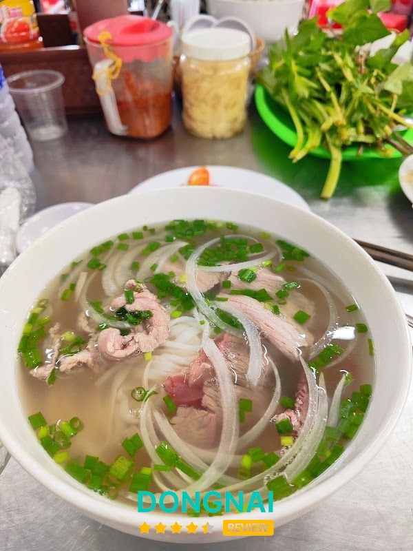 Không gian Phở Cây Sung