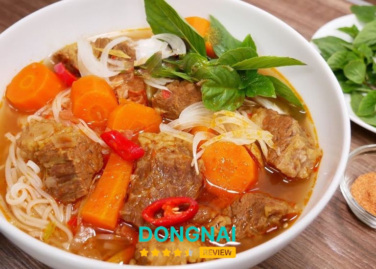 Không gian và món ăn Quán Bò Cười