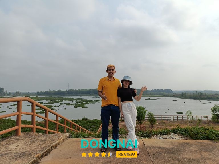 Món ăn và không gian Phở Phong Minh Hưng