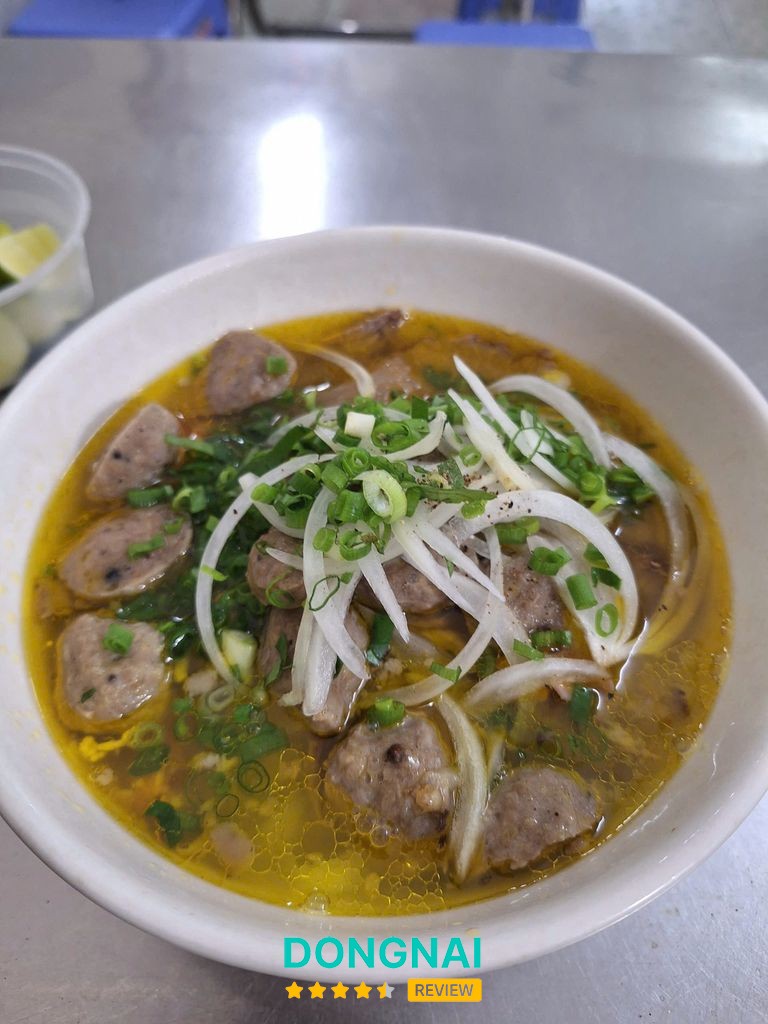 Phở chú Hiếu tại Trấn Biên