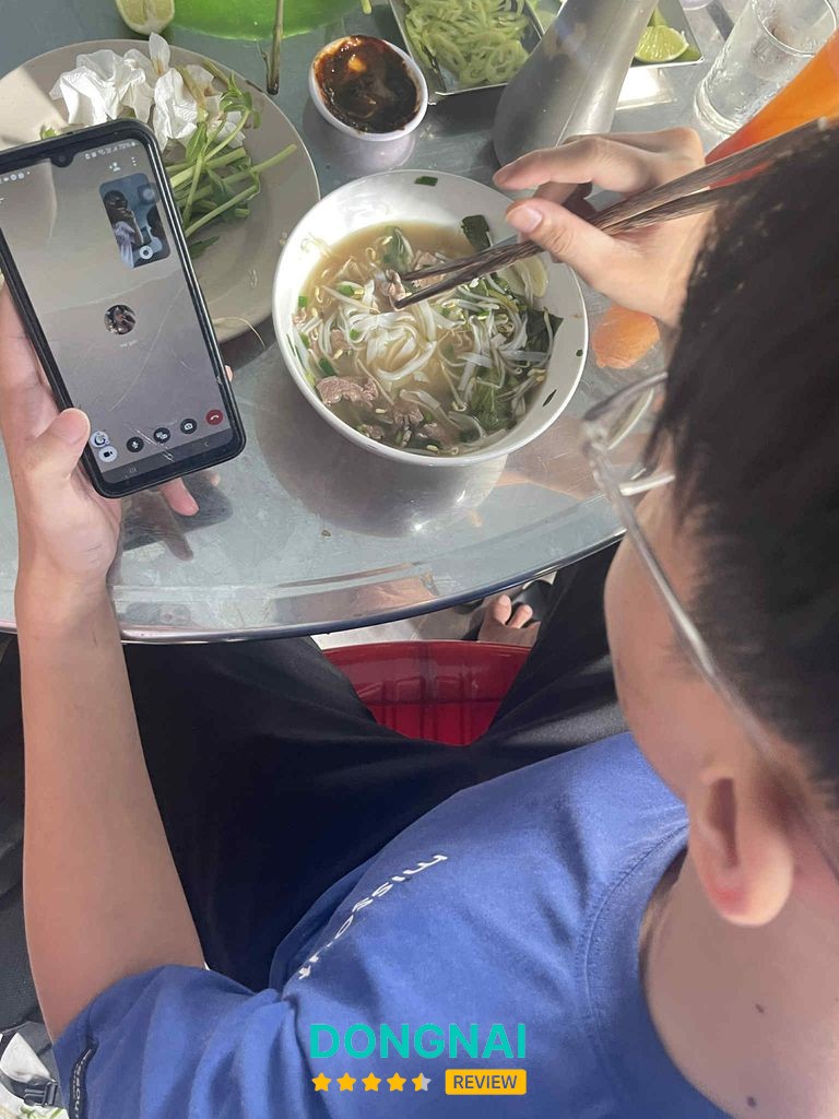 Phở bò và không gian Phở Sơn