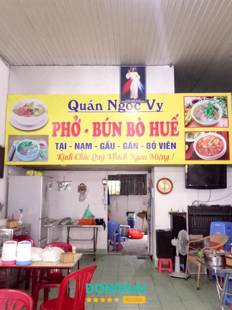 Phở Ngọc Vy trên đường Nguyễn Phúc Chu, Trảng Dài