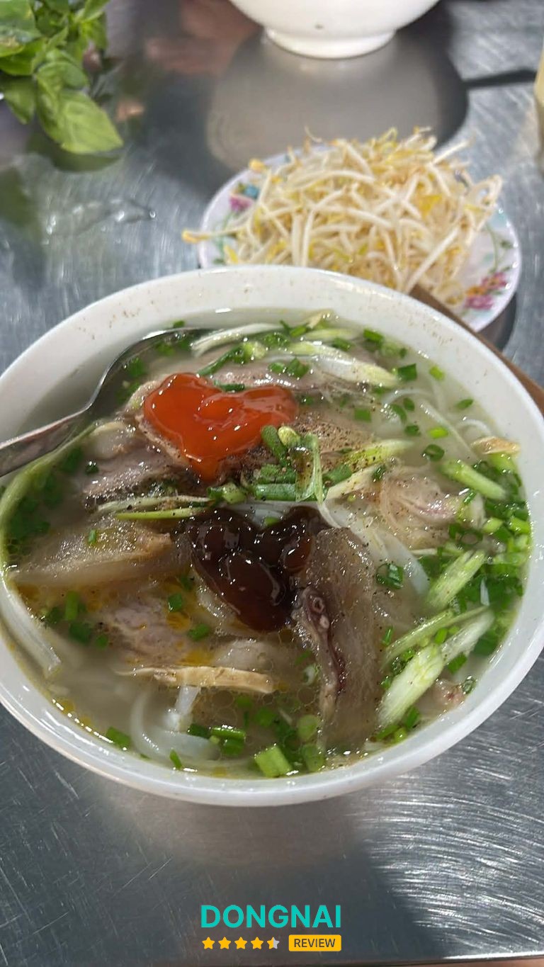 Quán phở lộ 2 trên đường Lê Duẩn, Xuân Lộc