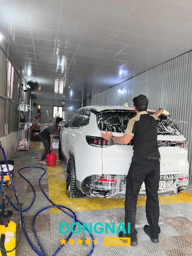 Tiệm rửa xe, vá vỏ Đường Tàu Đồng Nai