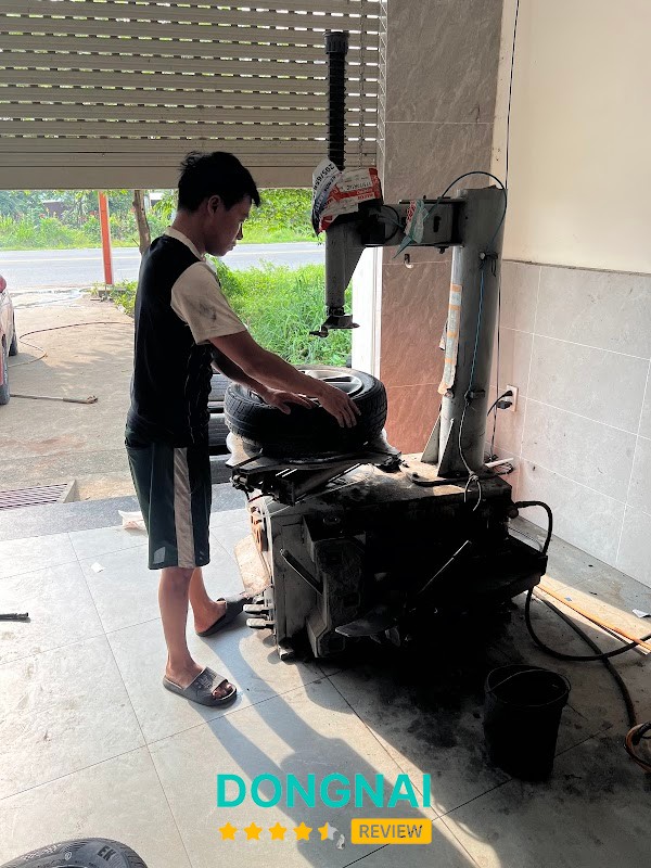 Rửa xe vá vỏ - hình ảnh 3
