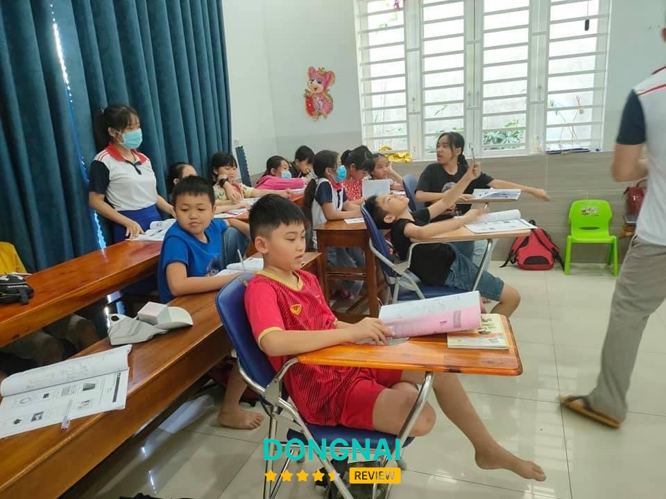 Trung Tâm Anh Ngữ Quốc Tế Vương Quốc Anh Định Quán