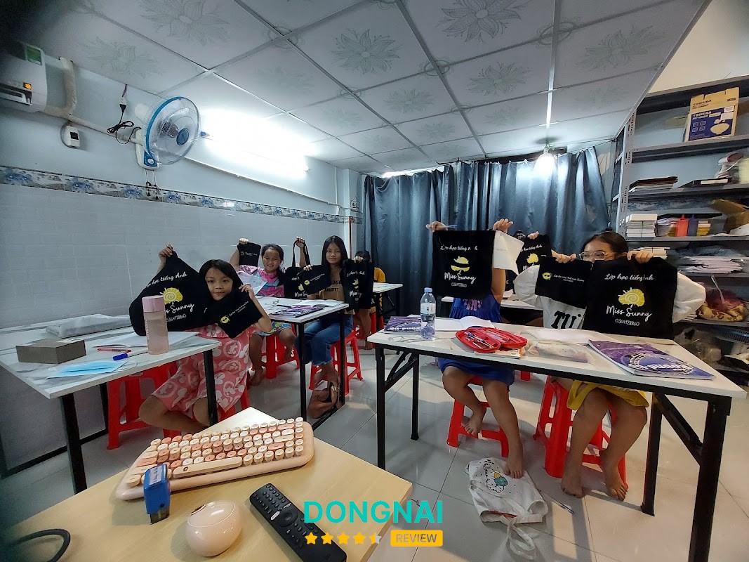 Lớp Tiếng Anh Miss Sunny Trấn Biên